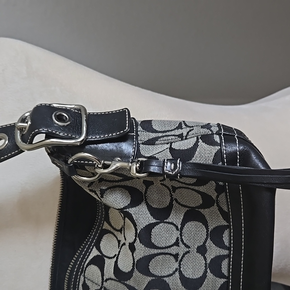 Coach Stylish Black and Cream Designer Women's Bag - Picture 4 of 6